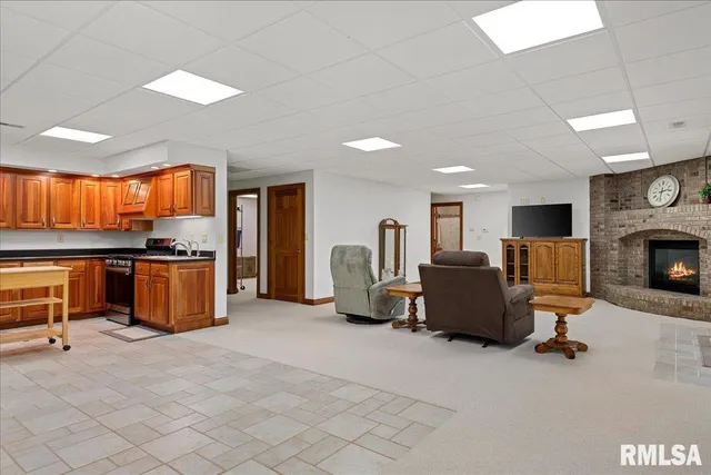 $650,000 | 3508 South Roosevelt Road, Taylorville, IL 62568