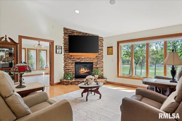 $650,000 | 3508 South Roosevelt Road, Taylorville, IL 62568