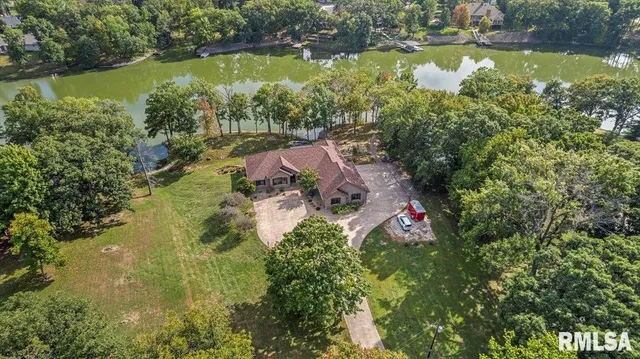 $650,000 | 3508 South Roosevelt Road, Taylorville, IL 62568