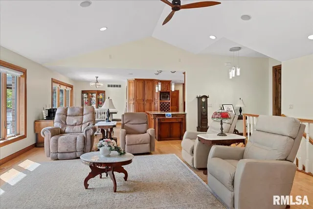 $650,000 | 3508 South Roosevelt Road, Taylorville, IL 62568