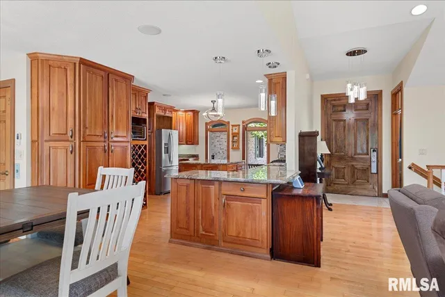 $650,000 | 3508 South Roosevelt Road, Taylorville, IL 62568