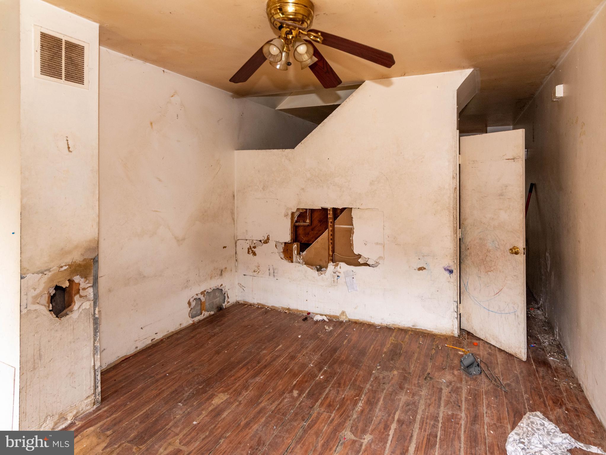 1627 South Hanover Street Baltimore, MD 21230 - Photo 3 of 32