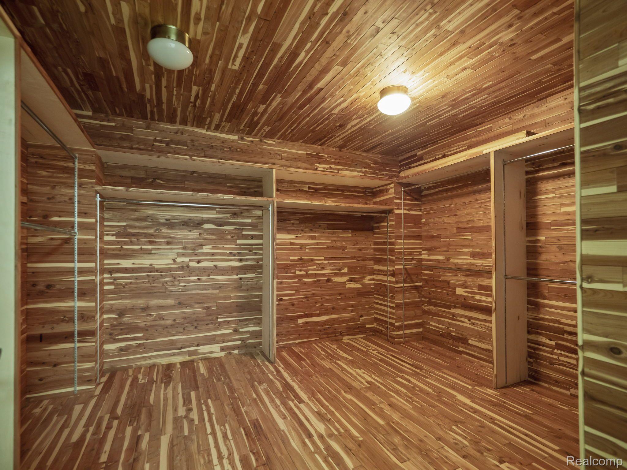 1850 East Vly Road Bloomfield Hills, MI 48304 - Photo 44 of 60 Spacious Cedar Closet