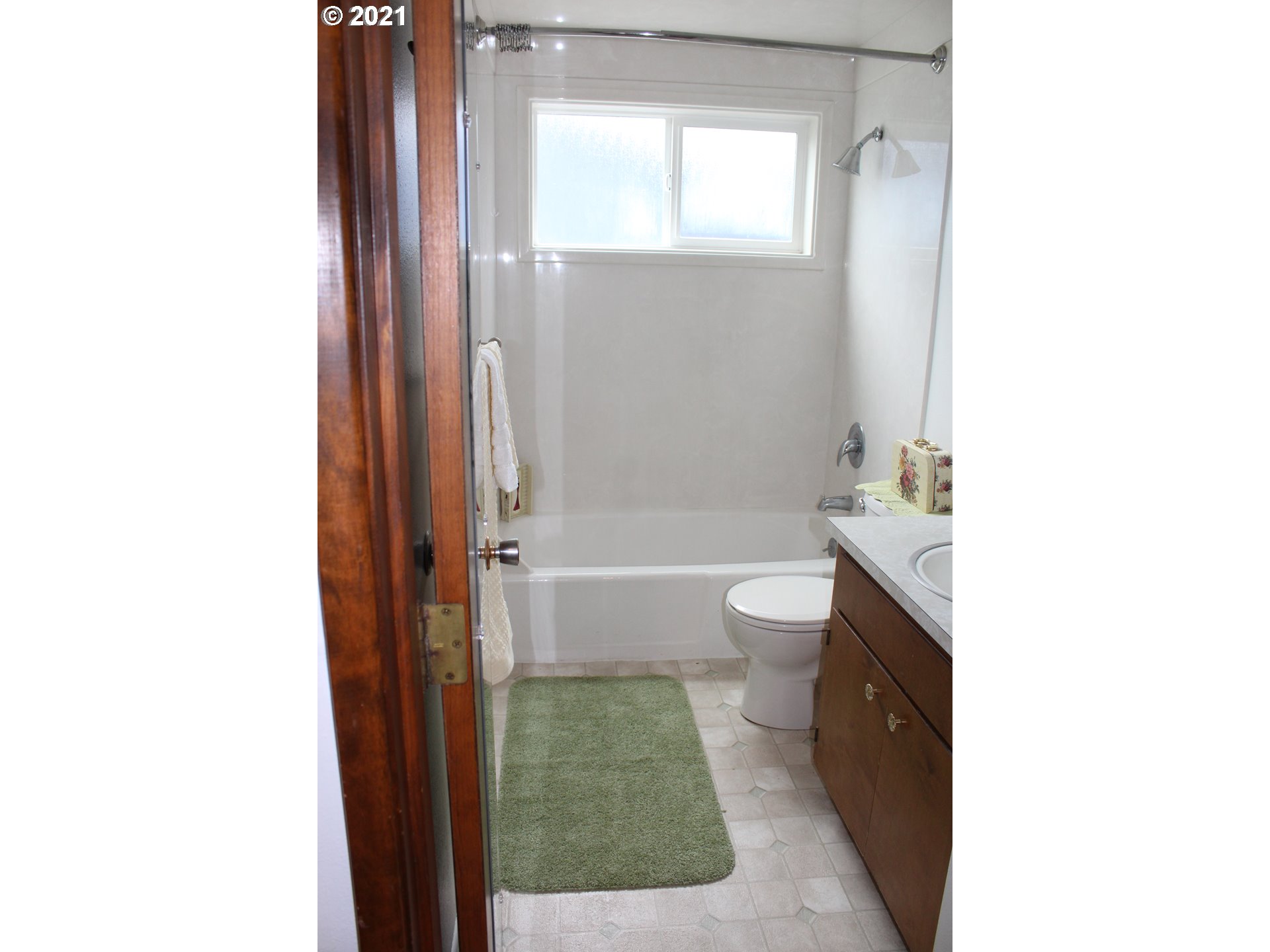 564 West M Street Springfield, OR 97477 - Photo 6 of 13