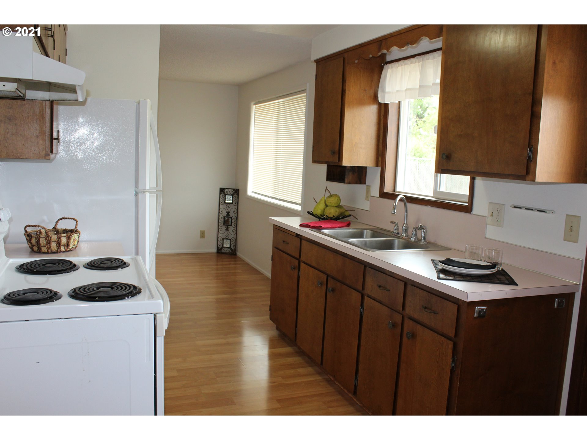 564 West M Street Springfield, OR 97477 - Photo 7 of 13