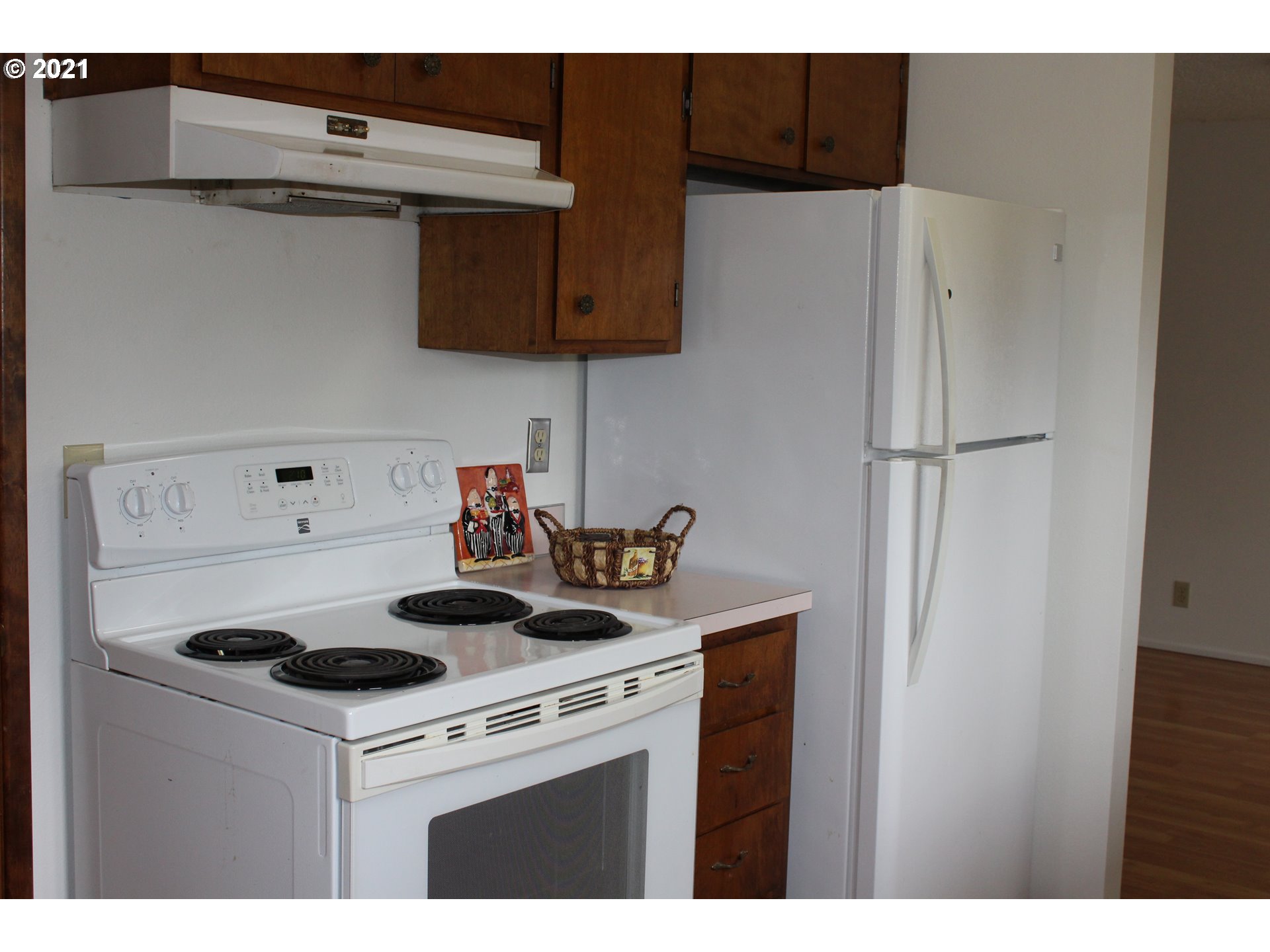 564 West M Street Springfield, OR 97477 - Photo 8 of 13