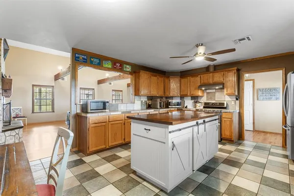 $465,000 | 13315 Highway 281, Scotland, TX 76379