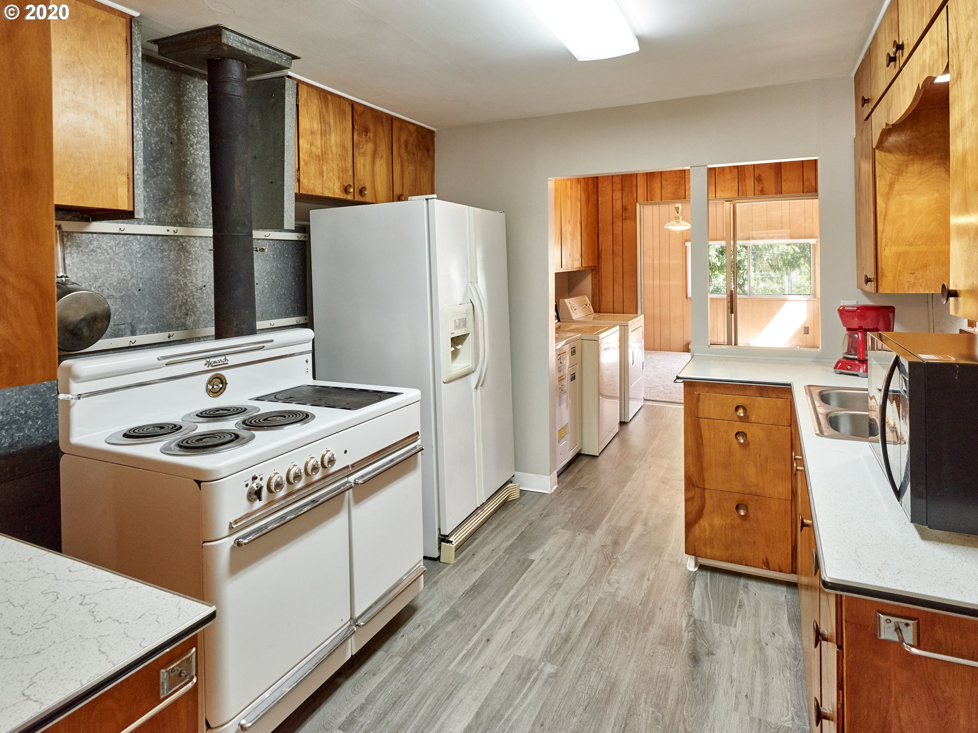 5605 Southeast Rural Street Portland, OR 97206 - Photo 6 of 32 Gallery Image 6