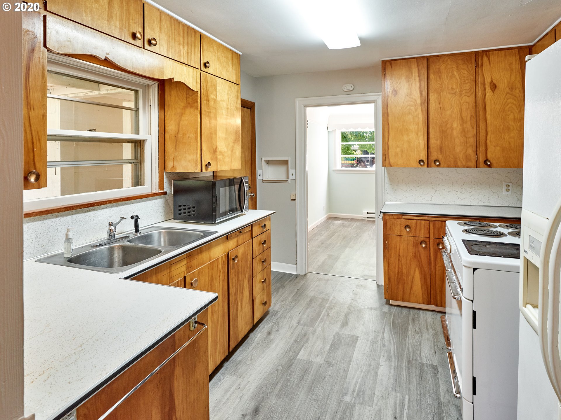 5605 Southeast Rural Street Portland, OR 97206 - Photo 7 of 32 Gallery Image 7