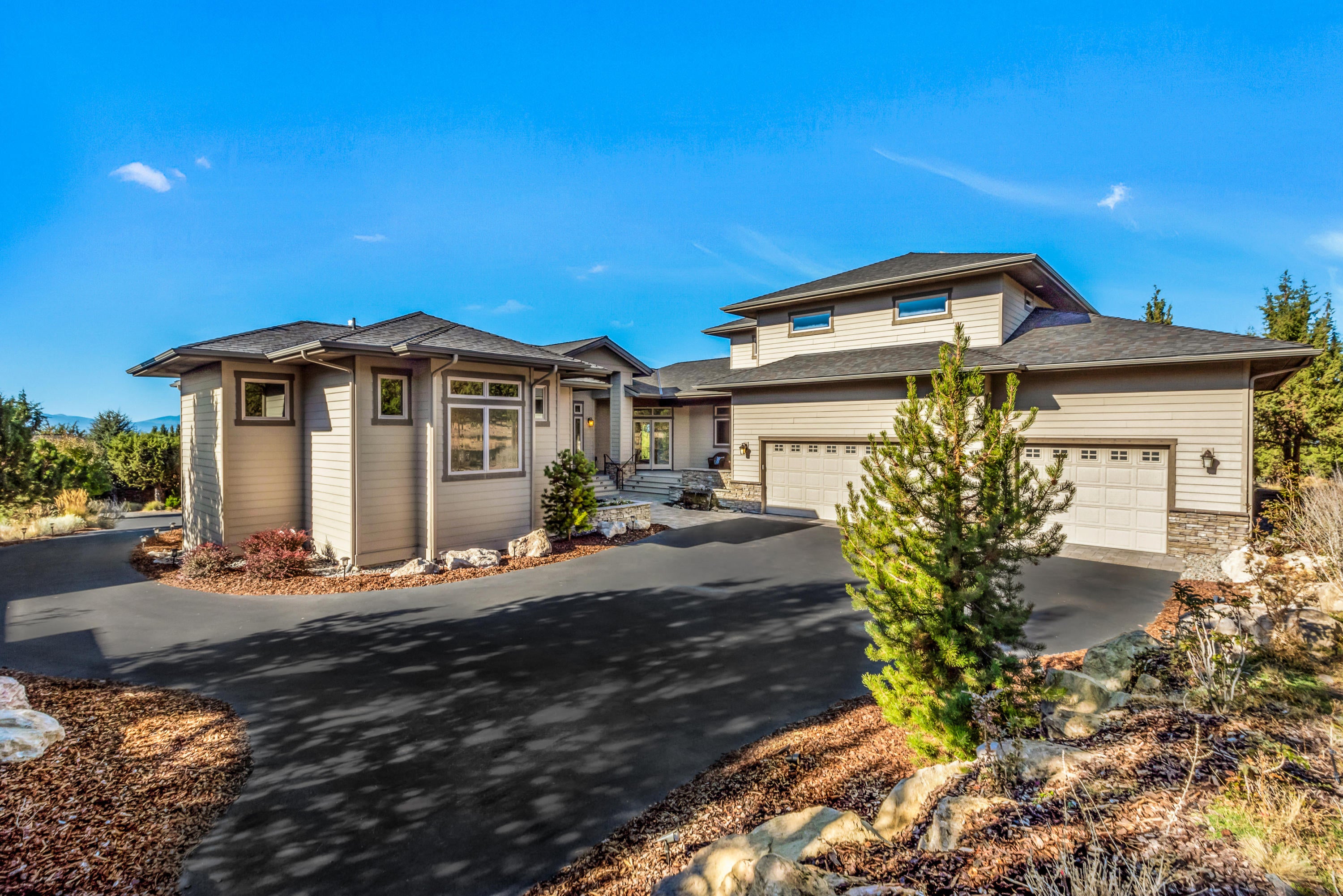 1133 Highland View Loop Redmond, OR 97756 - Photo 2 of 59 Garage & front door face away from street for privacy