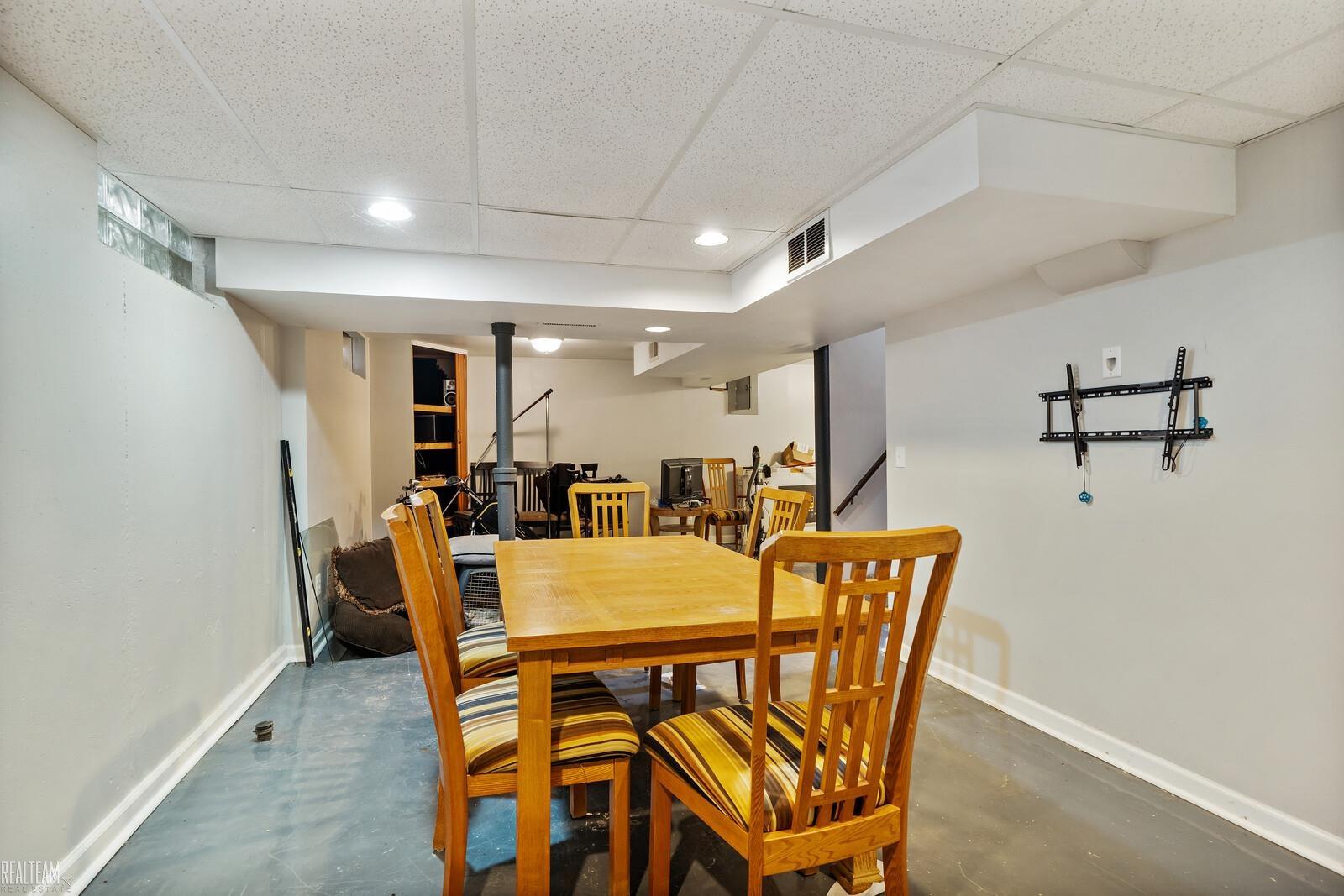 2717 South Rochester Road Royal Oak, MI 48073 - Photo 21 of 34 50126305-20.JPG