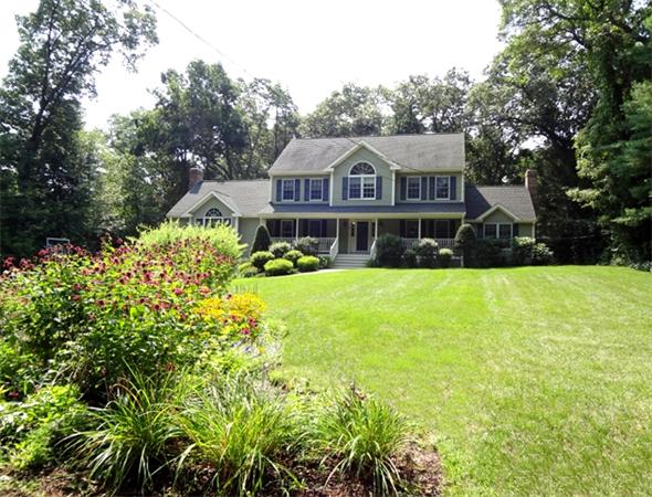 150 Van Norden Road Reading, MA 01867 - Photo 2 of 30 Gallery Image 2
