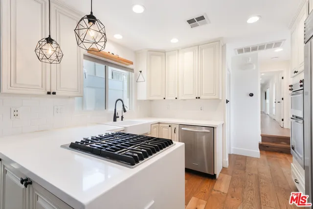 $1,249,000 | 5433 Tampa Avenue, Tarzana, CA 91356