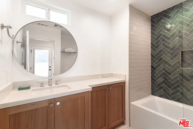 $1,249,000 | 5433 Tampa Avenue, Tarzana, CA 91356