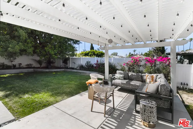 $1,249,000 | 5433 Tampa Avenue, Tarzana, CA 91356
