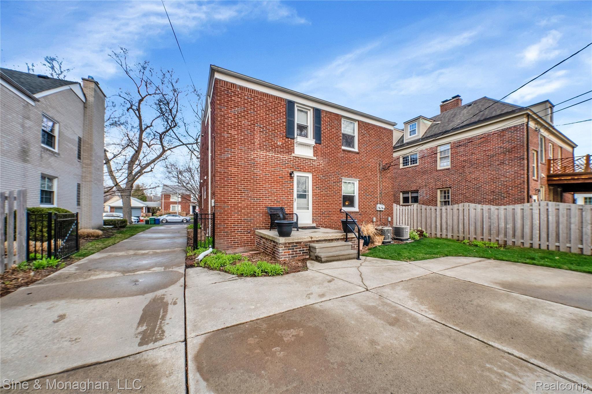 731-733 Harcourt Road Grosse Pointe, MI 48230 - Photo 34 of 40 731 Harcourt - HD Drone Photography-36.jpg