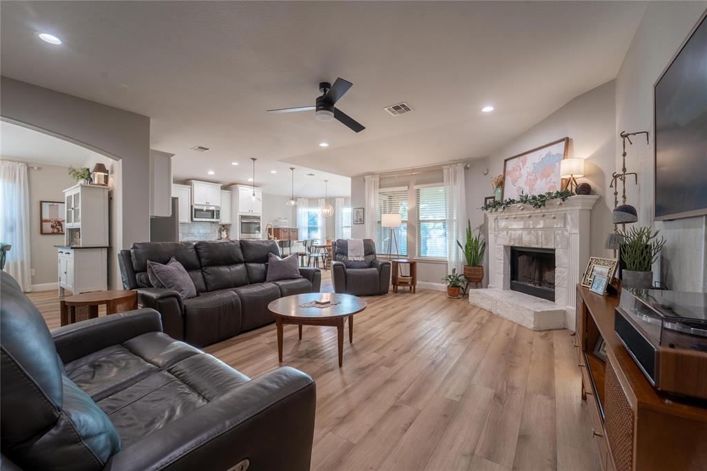 5521 Wisdom Court Waco, TX 76708 - Photo 6 of 28 Living room