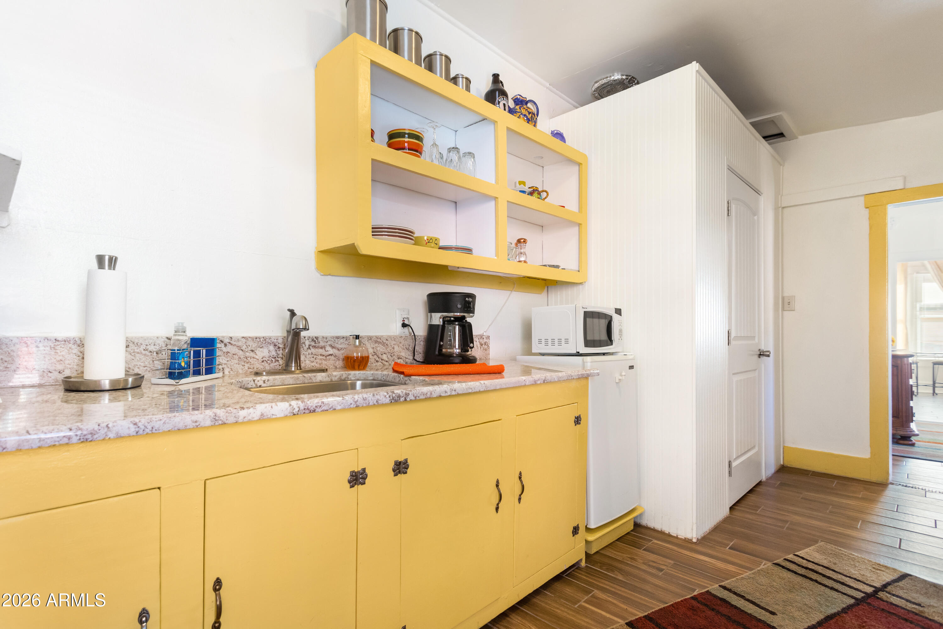 41 Main Street Bisbee, AZ 85603 - Photo 20 of 33 a kitchen with cabinets and window