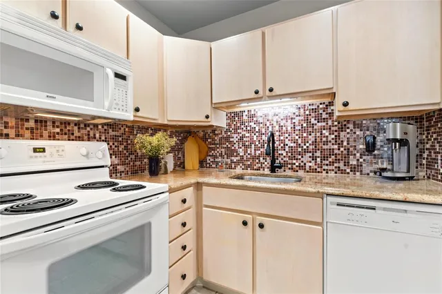 $1,700 | 140 Cypress Club Drive, Unit 414, Pompano Beach, FL 33060