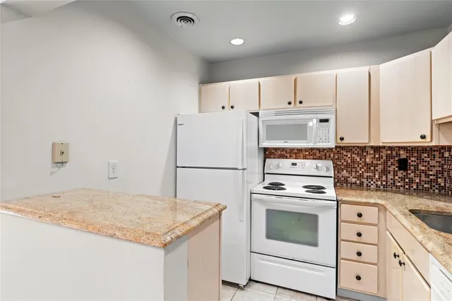 $1,700 | 140 Cypress Club Drive, Unit 414, Pompano Beach, FL 33060