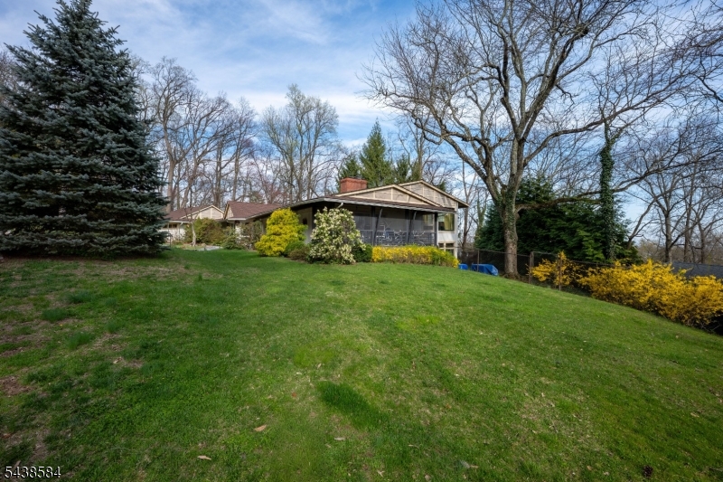 29 Farview Road Millburn, NJ 07041 - Photo 23 of 25