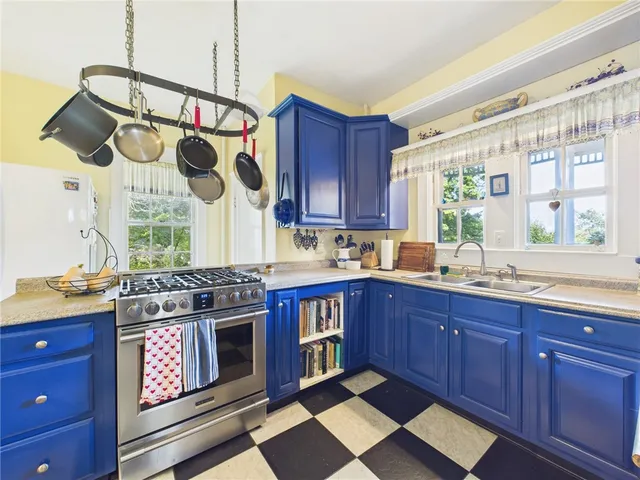 $899,999 | 204 Spencer Avenue, Warwick, RI 02818