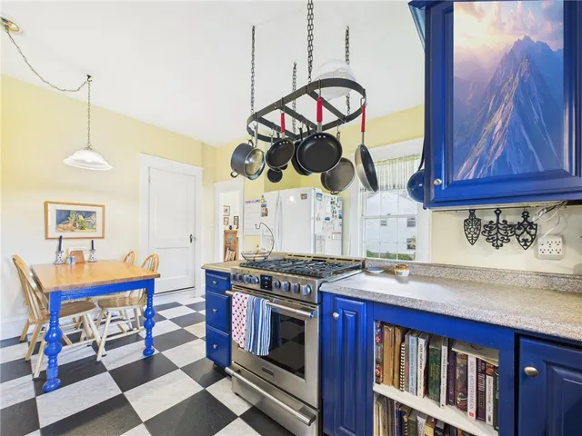 $899,999 | 204 Spencer Avenue, Warwick, RI 02818