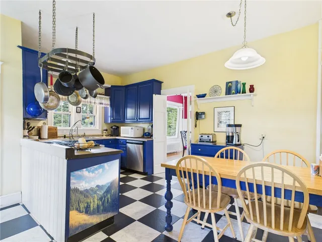 $899,999 | 204 Spencer Avenue, Warwick, RI 02818