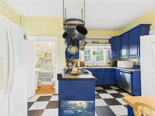 $899,999 | 204 Spencer Avenue, Warwick, RI 02818