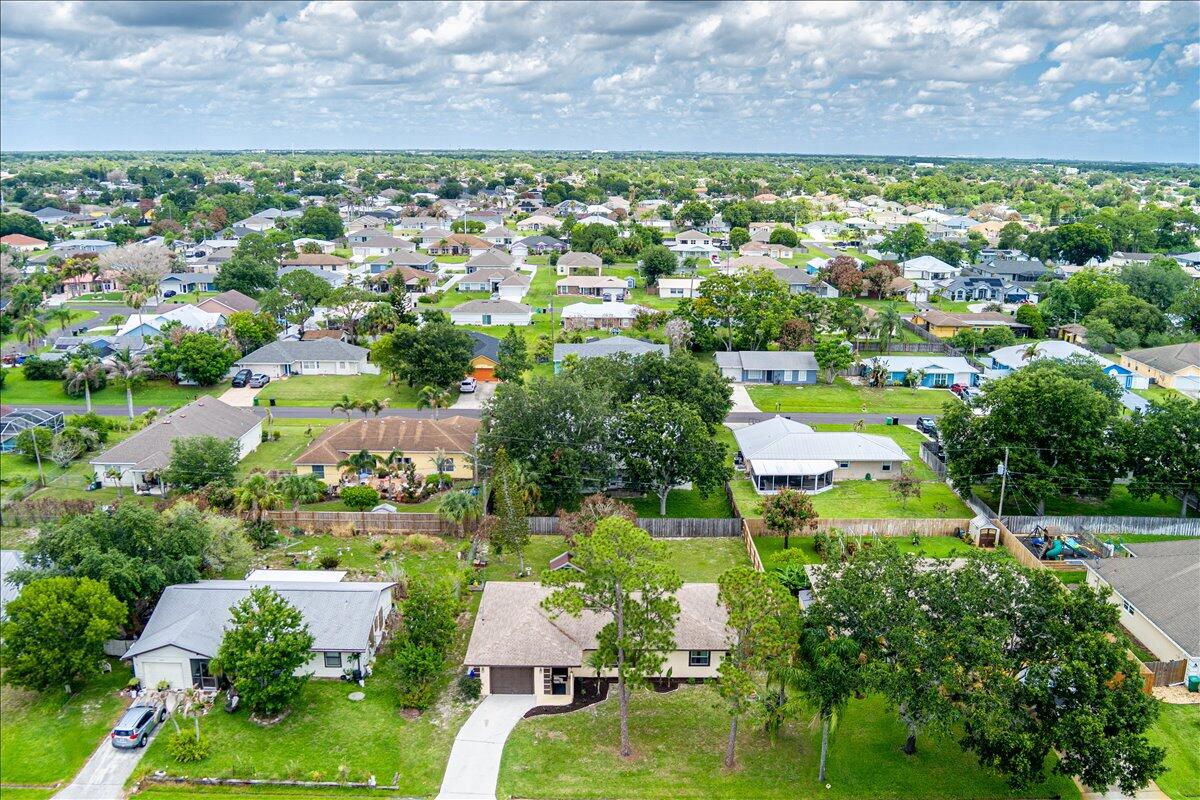 963 Southwest Bay State Road Port St. Lucie, FL 34953 - Photo 4 of 46 04-MAX_0021