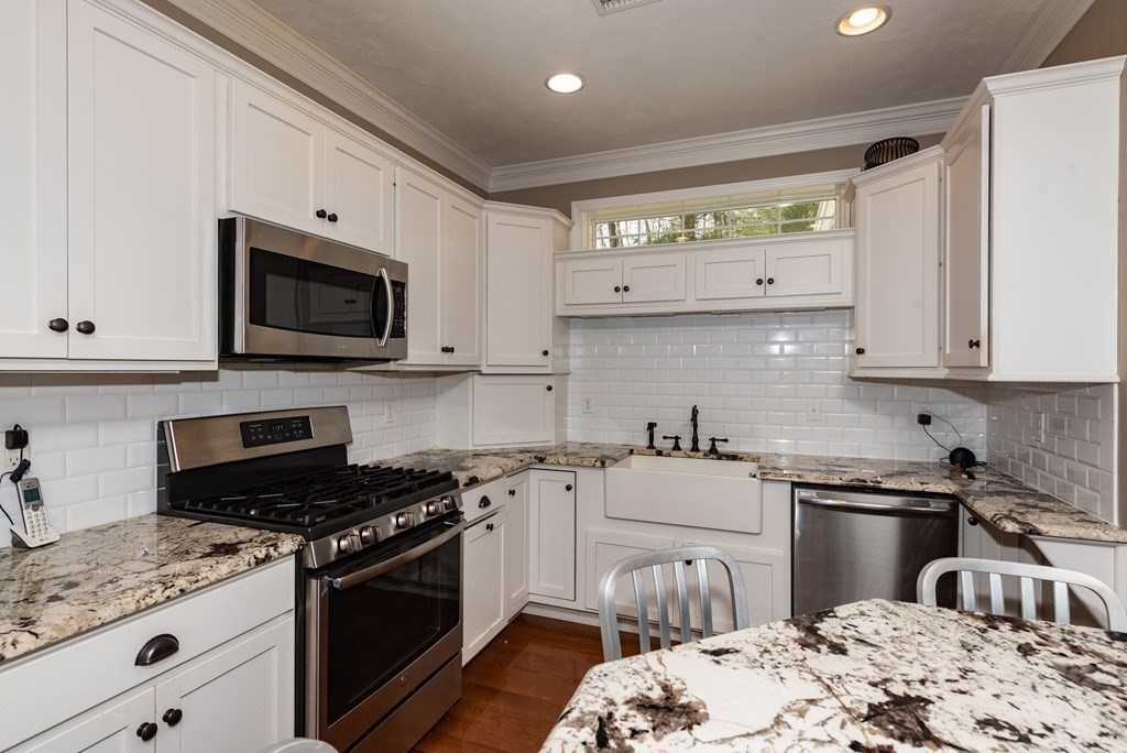 12 Robs Lane Sharon, MA 02067 - Photo 4 of 29 Gallery Image 4