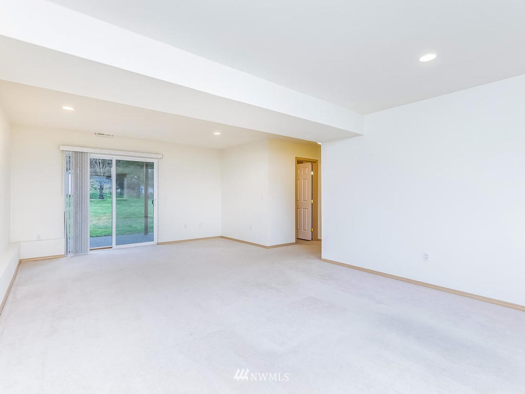 17022 105th Avenue Southeast Renton, WA 98055 - Photo 13 of 20