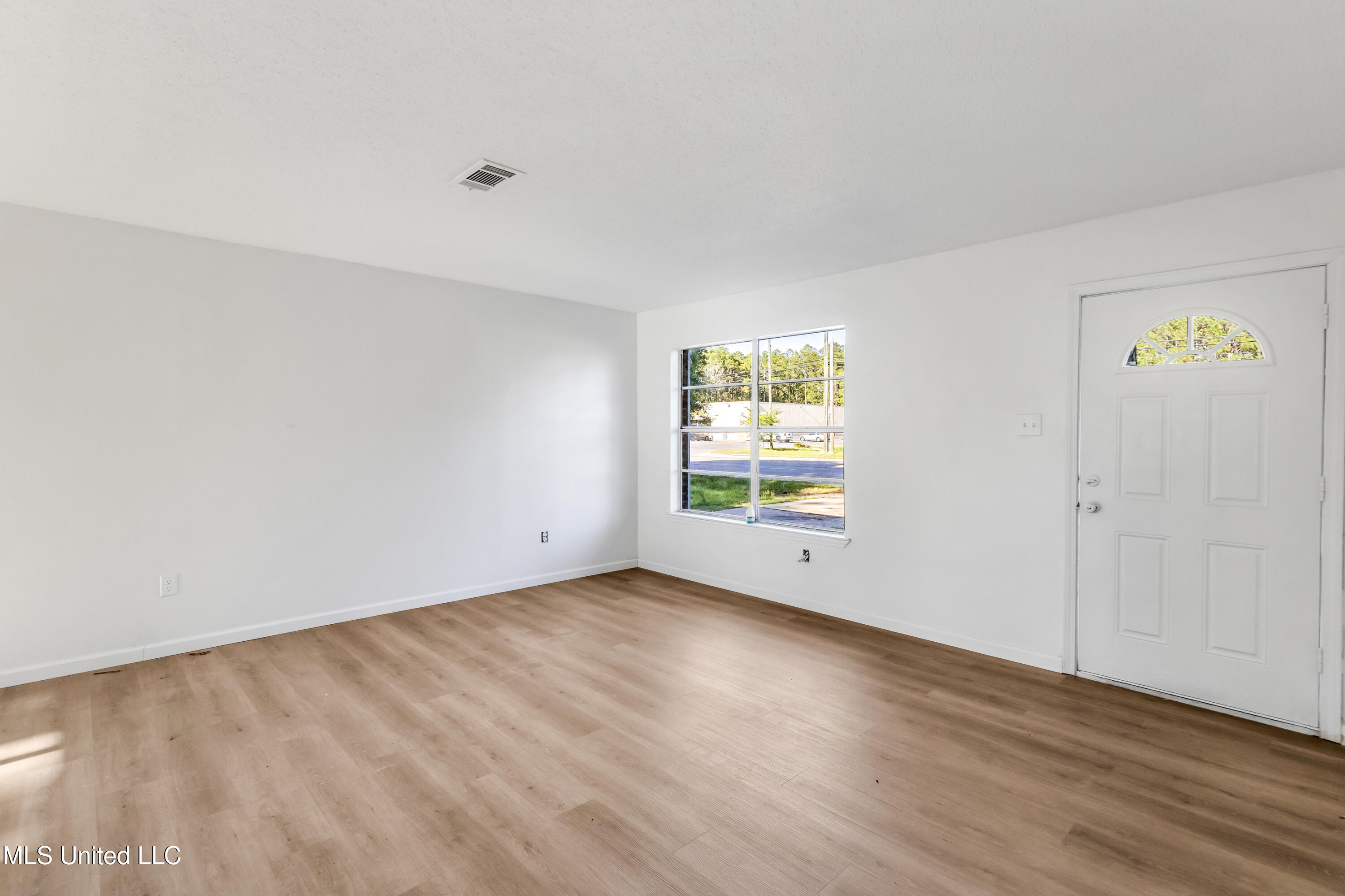 2313 Ladnier Road Gautier, MS 39553 - Photo 6 of 22 2313LadnierRd-6