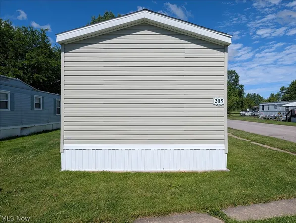 $37,000 | 205 Larkstone Place, Elyria, OH 44035