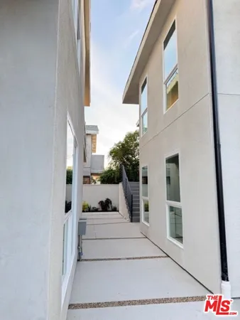 $3,400 | 5191-5193 Lindley Avenue, Tarzana, CA 91356