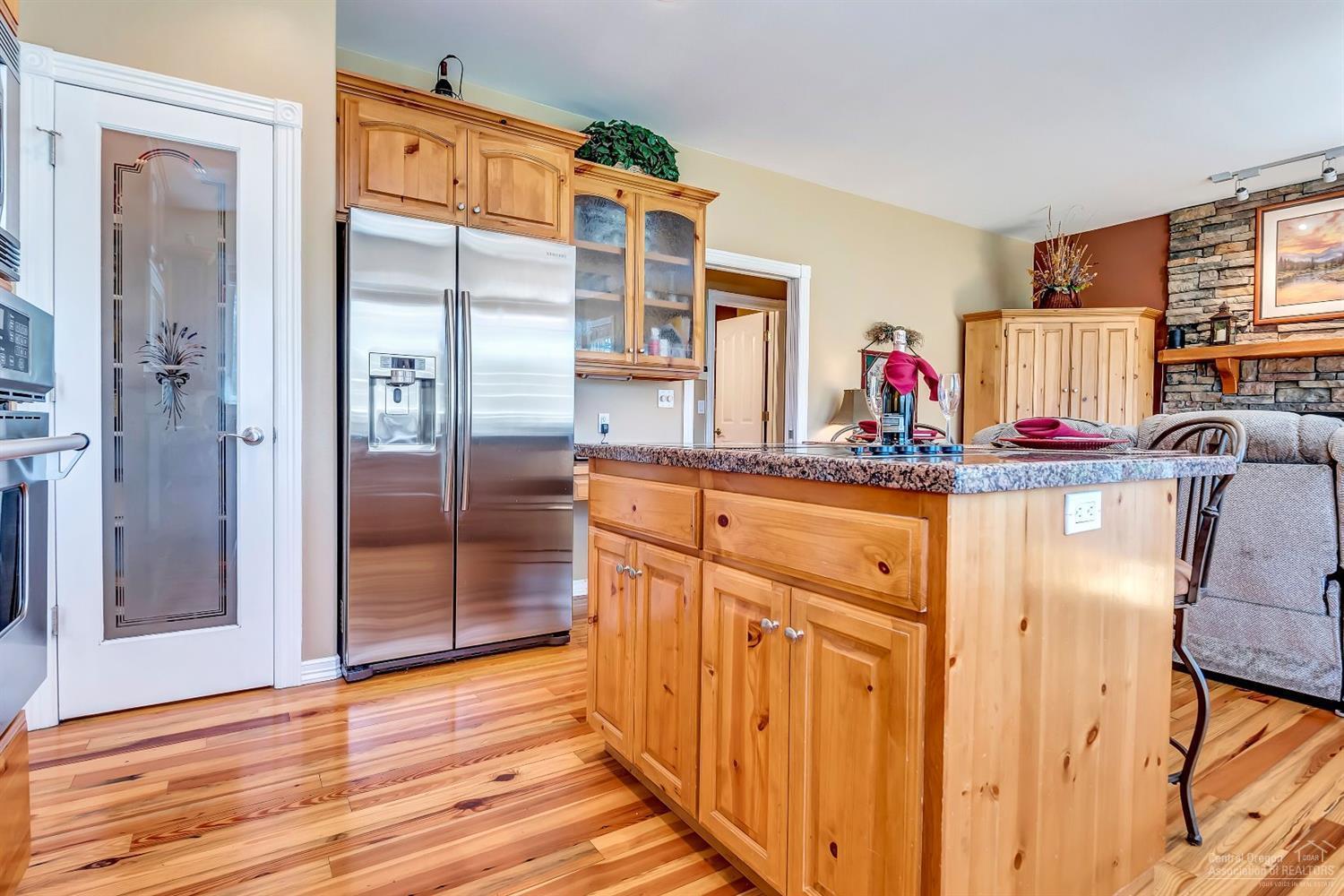 17125 Upland Road Bend, OR 97707 - Photo 8 of 24 Additional Photo