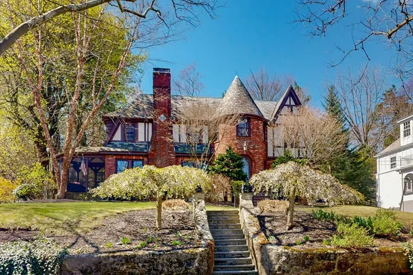 $2,699,000 | 32 Alberta Road, Brookline, MA 02467