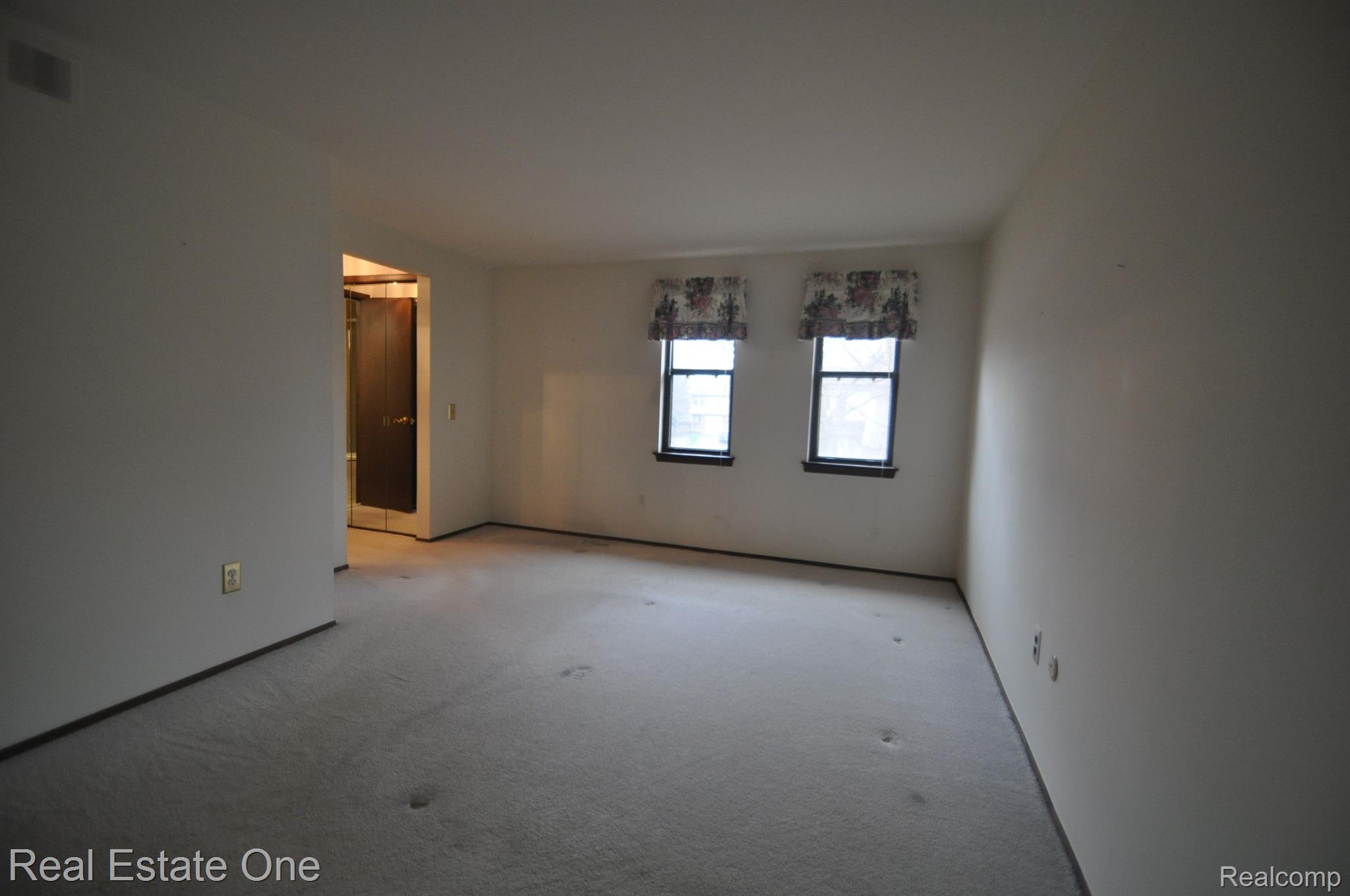 1064 Willow Grove Court Rochester, MI 48307 - Photo 21 of 35 Gallery Image 21