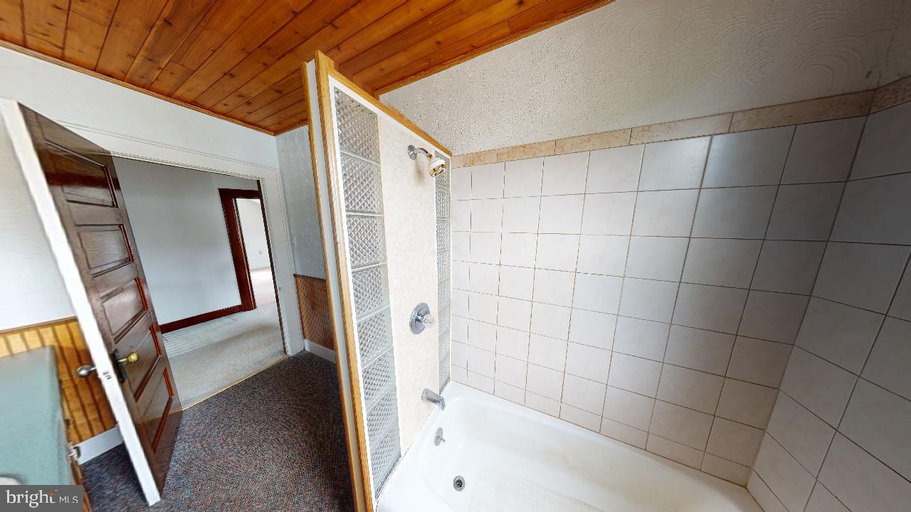 23703 Bartlett Run Road Southwest Barton, MD 21521 - Photo 12 of 18 Full bath with shower and tub upstairs.