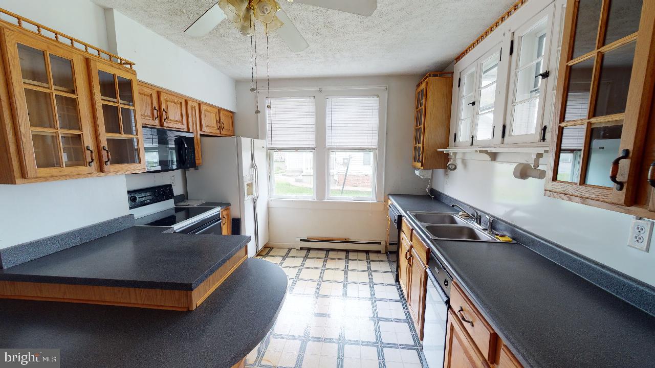 23703 Bartlett Run Road Southwest Barton, MD 21521 - Photo 8 of 18 Bright kitchen