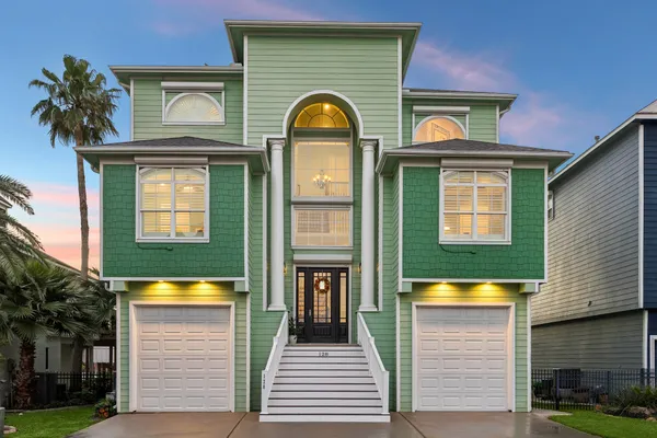 $899,000 | 128 Starboard Drive, Dickinson, TX 77539