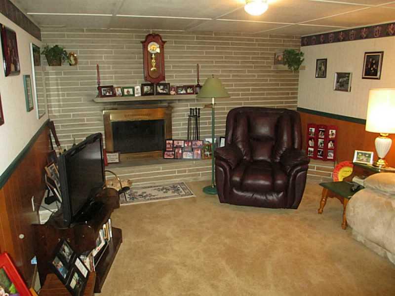 692 Saxonburg Road Butler, PA 16002 - Photo 14 of 23 Family Room.