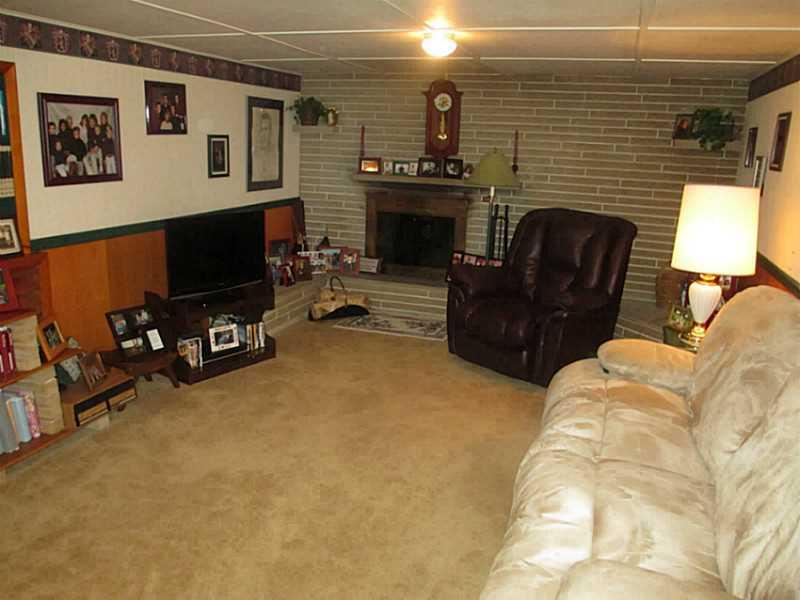 692 Saxonburg Road Butler, PA 16002 - Photo 15 of 23 Family Room.
