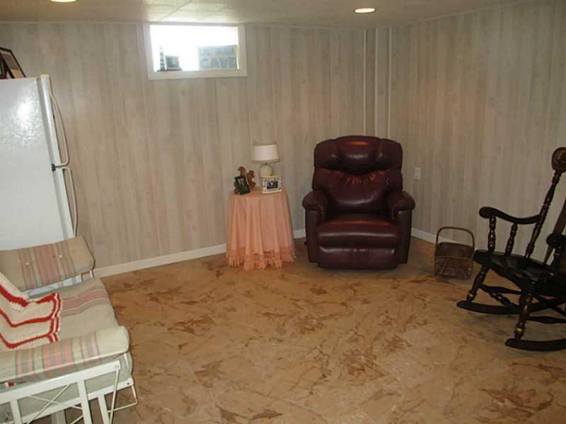 692 Saxonburg Road Butler, PA 16002 - Photo 16 of 23 Den.