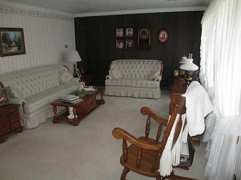 692 Saxonburg Road Butler, PA 16002 - Photo 3 of 23 Living Room.
