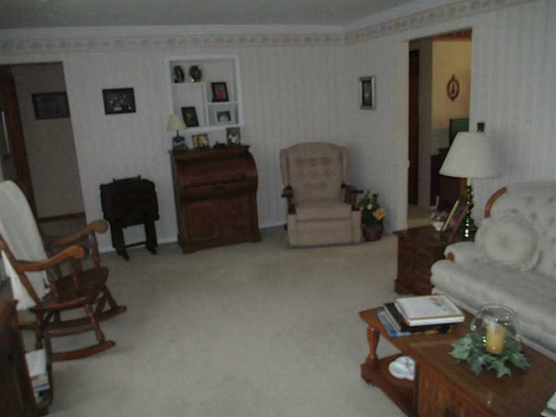 692 Saxonburg Road Butler, PA 16002 - Photo 4 of 23 Living Room.