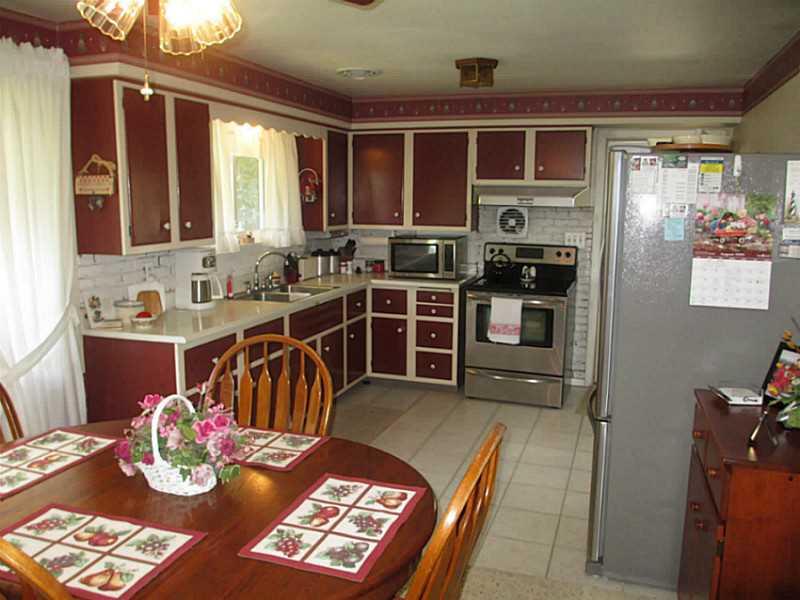 692 Saxonburg Road Butler, PA 16002 - Photo 5 of 23 Kitchen.