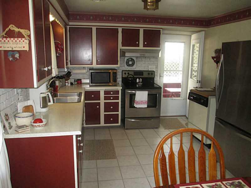 692 Saxonburg Road Butler, PA 16002 - Photo 6 of 23 Kitchen.
