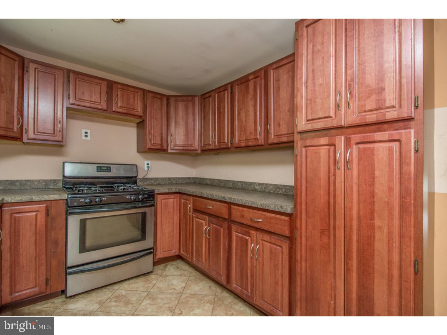 2807 Willits Road Philadelphia, PA 19114 - Photo 3 of 25 Gallery Image 3