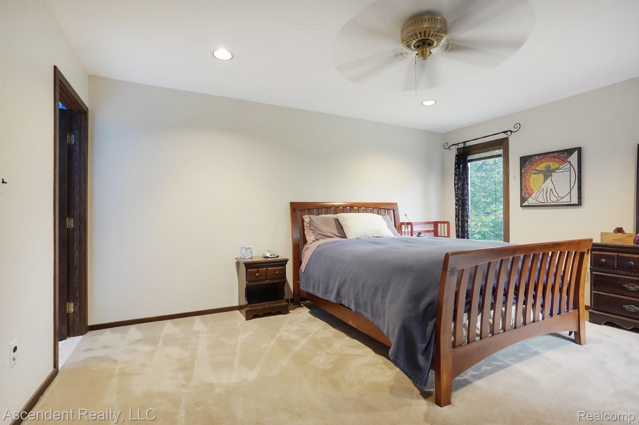 3075 Walnut Lake Road West Bloomfield, MI 48322 - Photo 20 of 39 Master bedroom